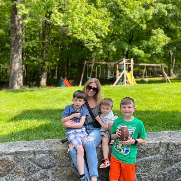 Meet your Posher, Gretchen - Picture 3 of 3